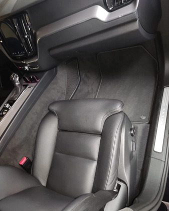 Volvo XC 60 cena 154000 przebieg: 77000, rok produkcji 2018 z Sosnowiec małe 781